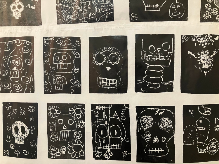 Imagen de obras tipo "Catrinas" realizadas por niños mexicanos