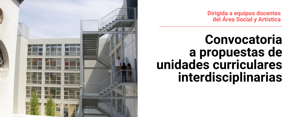 Imagen de patio interior del aulario del Área Social y Artística. A la derecha texto sobreimpreso: Convocatoria a propuestas de Unidades Curriculares Interdisciplinarias, dirigida a equipos docentes del ASA